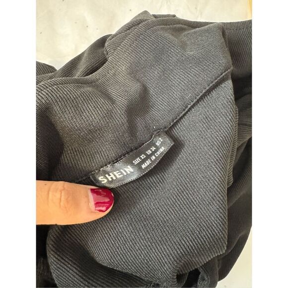 Black crop top - Picture 6 of 7